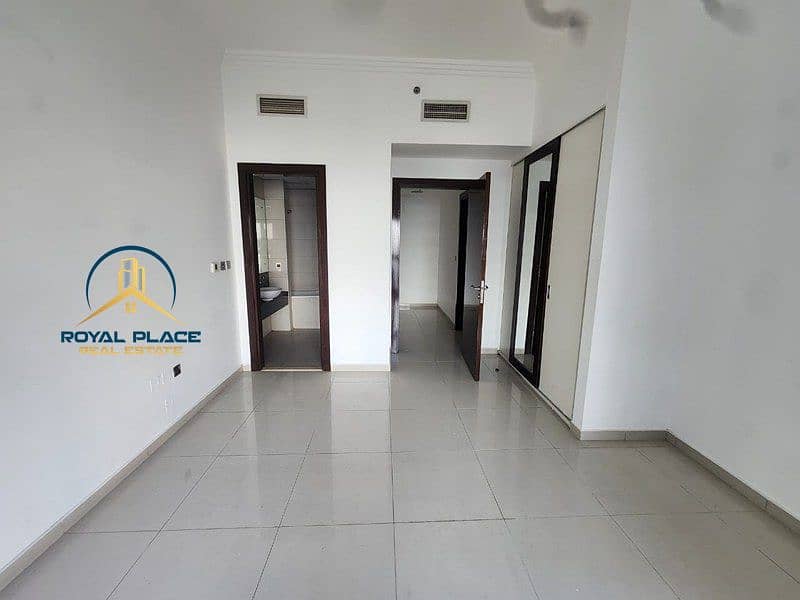 Spacious | Near Metro | Closed Kitchen - Image 9