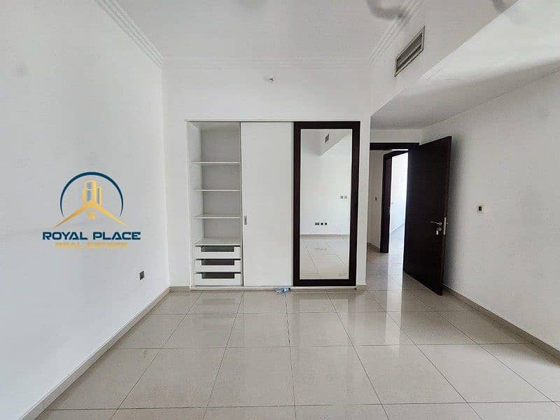 Spacious | Near Metro | Closed Kitchen - Image 10