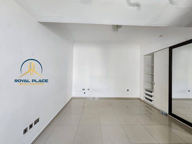 Spacious | Near Metro | Closed Kitchen - Image 12