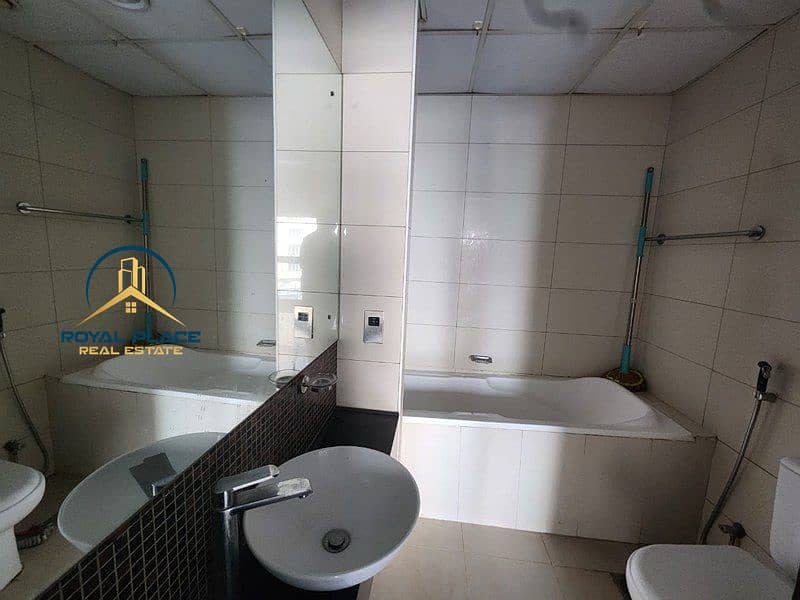 Spacious | Near Metro | Closed Kitchen - Image 14