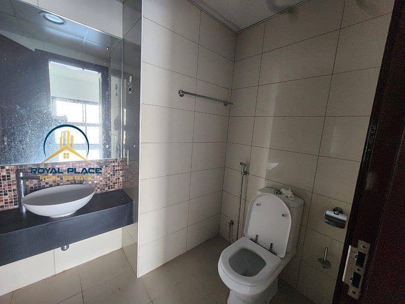 Spacious | Near Metro | Closed Kitchen - Image 15