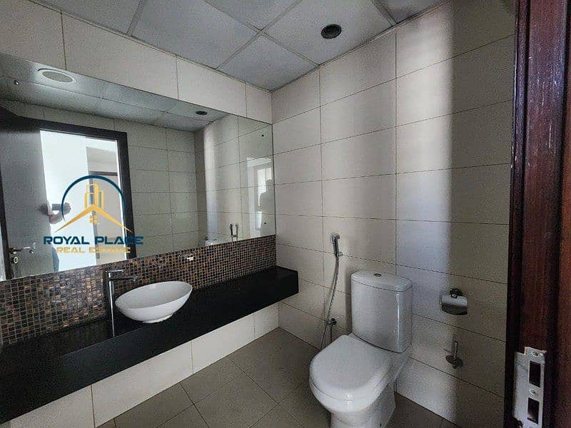 Spacious | Near Metro | Closed Kitchen - Image 16