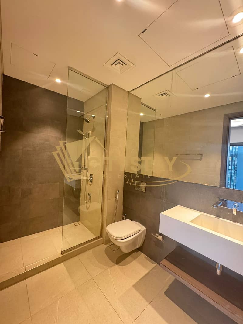 Prime 1BR Apartment with Iconic Burj Khalifa View | Sol Avenue - Image 7