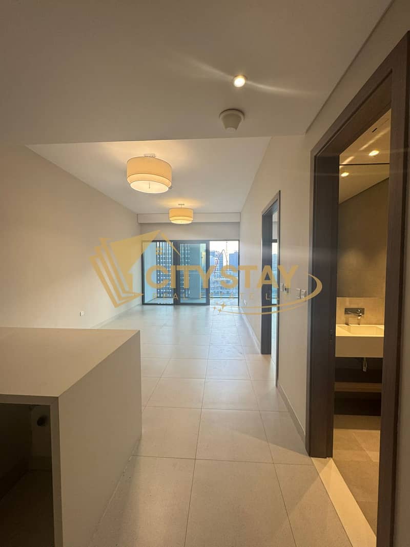 Prime 1BR Apartment with Iconic Burj Khalifa View | Sol Avenue - Image 8