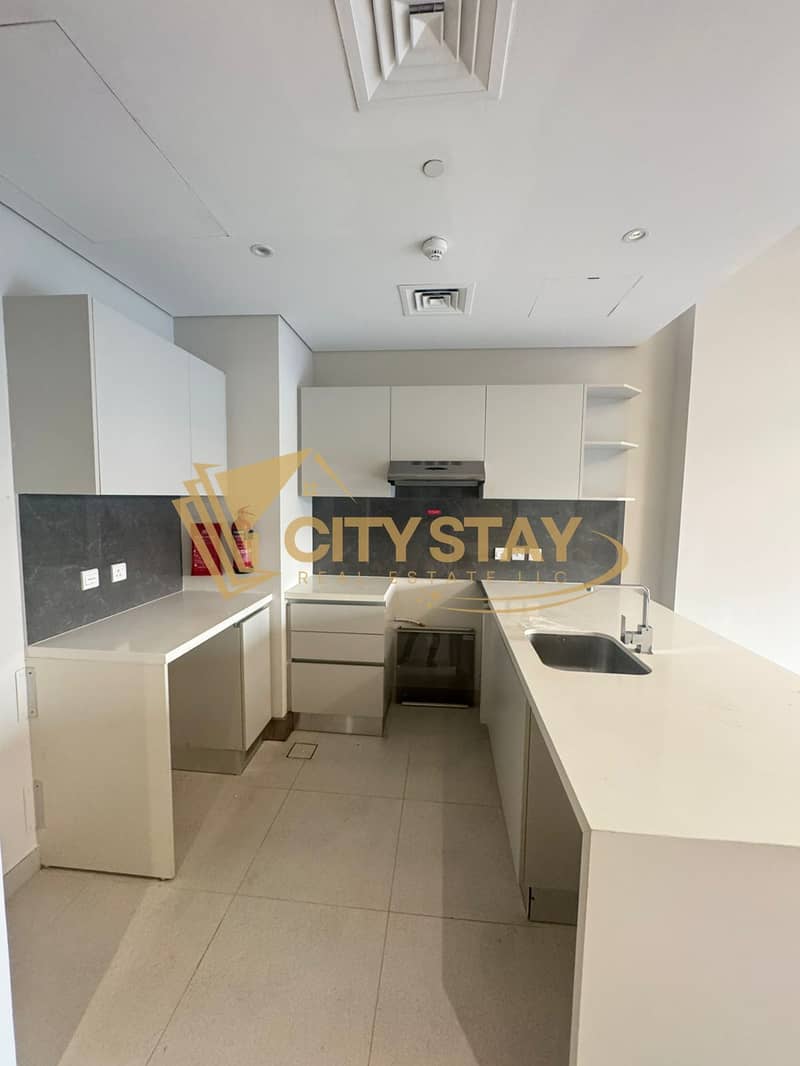 Prime 1BR Apartment with Iconic Burj Khalifa View | Sol Avenue