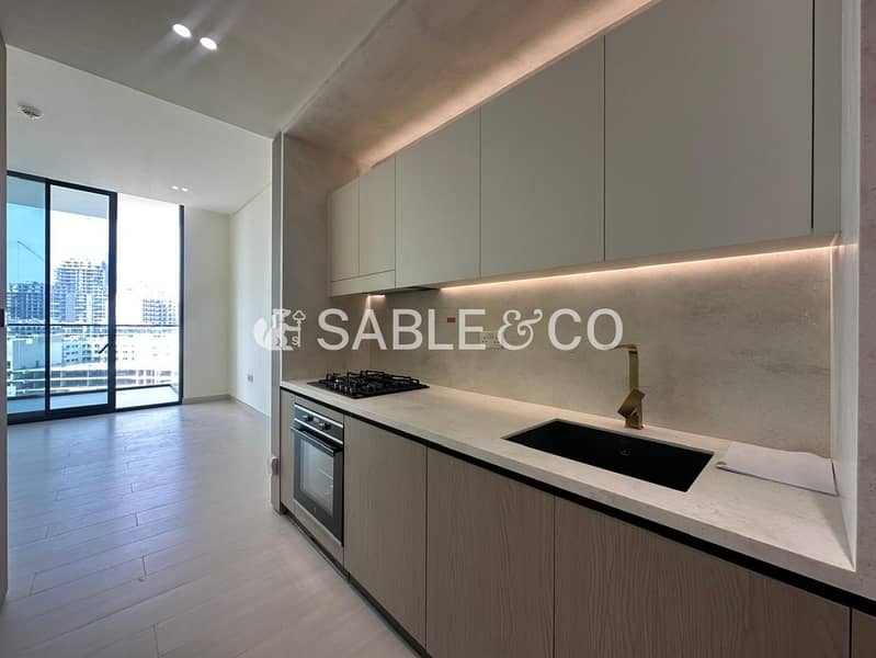 Negotiable | Open views | Handed over - Image 9