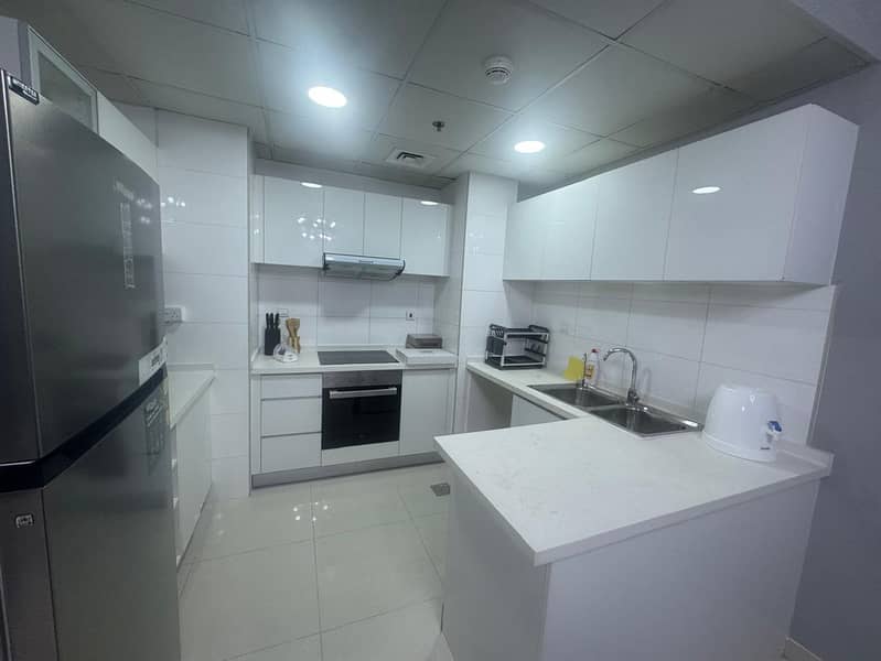 Dubai marina Free housekeeping provided every day ,Monthly 3 bedroom apartment , near JBR beach and metro station