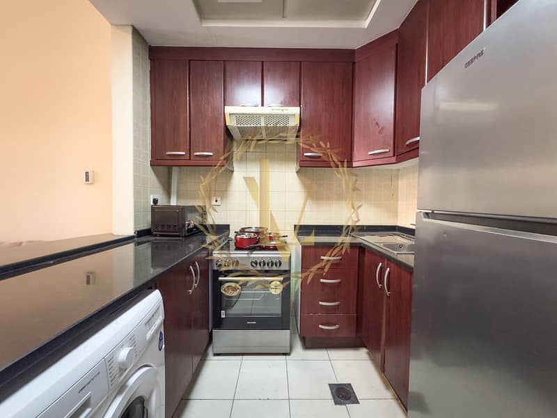 Close to Metro - Fully Equipped Spacious Studio Apartment in Street 3 - 10 mins to Dubai Marina