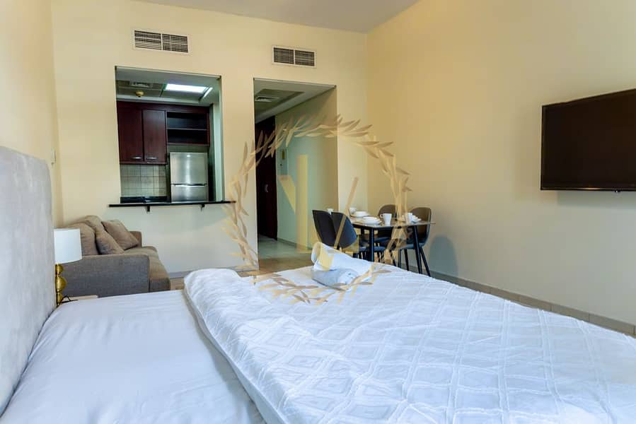 Close to Metro - Fully Equipped Spacious Studio Apartment in Street 3 - 10 mins to Dubai Marina