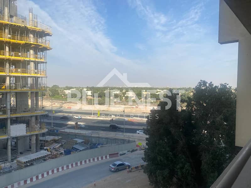 Large 1 BR | Open Kitchen | Ready To Move In