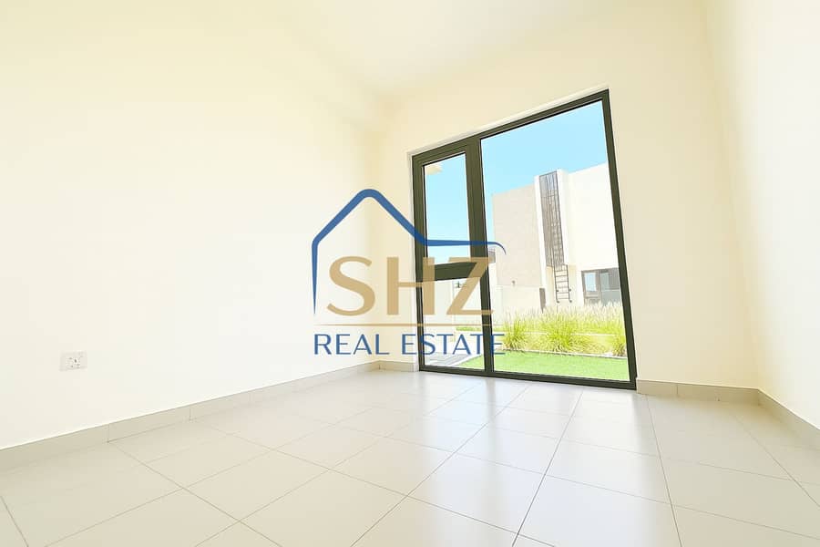 Single Row | Corner | Vacant | Landscaped - Image 8