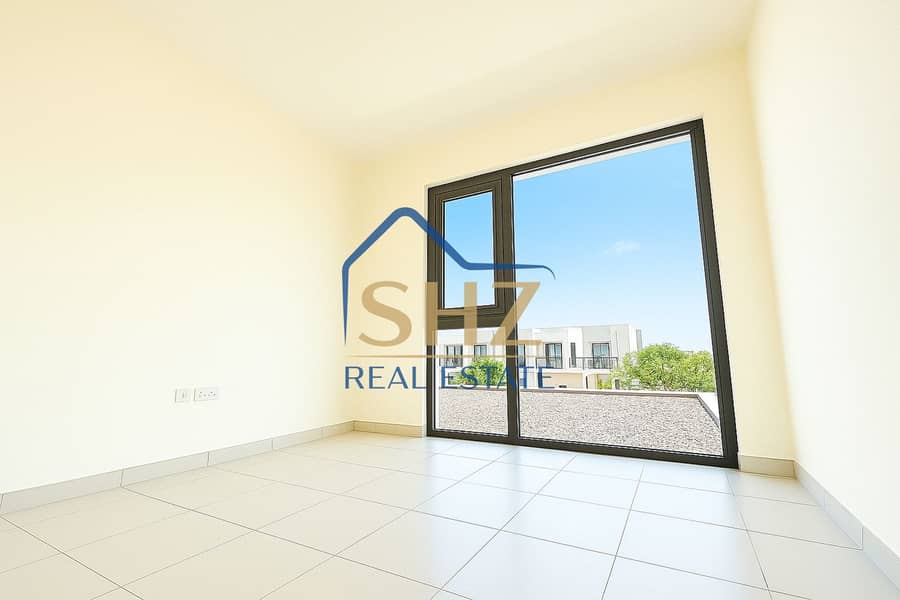 Single Row | Corner | Vacant | Landscaped - Image 12