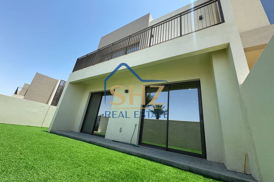 Single Row | Corner | Vacant | Landscaped - Image 22