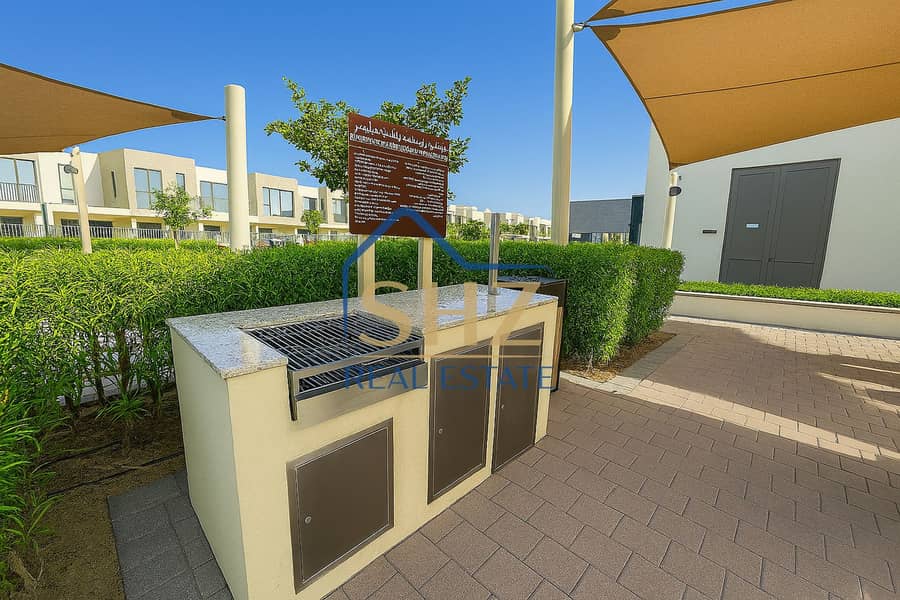 Single Row | Corner | Vacant | Landscaped - Image 35