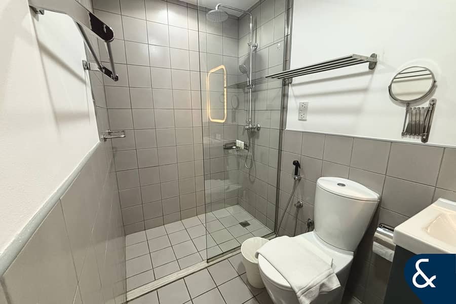 Upgraded 2 Bedroom | Furnished | Vacant - Image 9