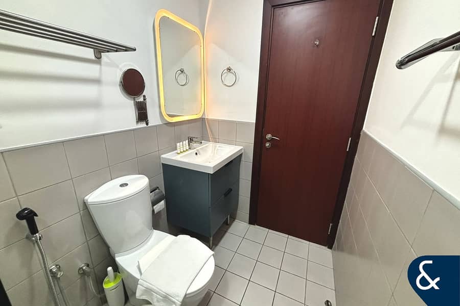 Upgraded 2 Bedroom | Furnished | Vacant - Image 10