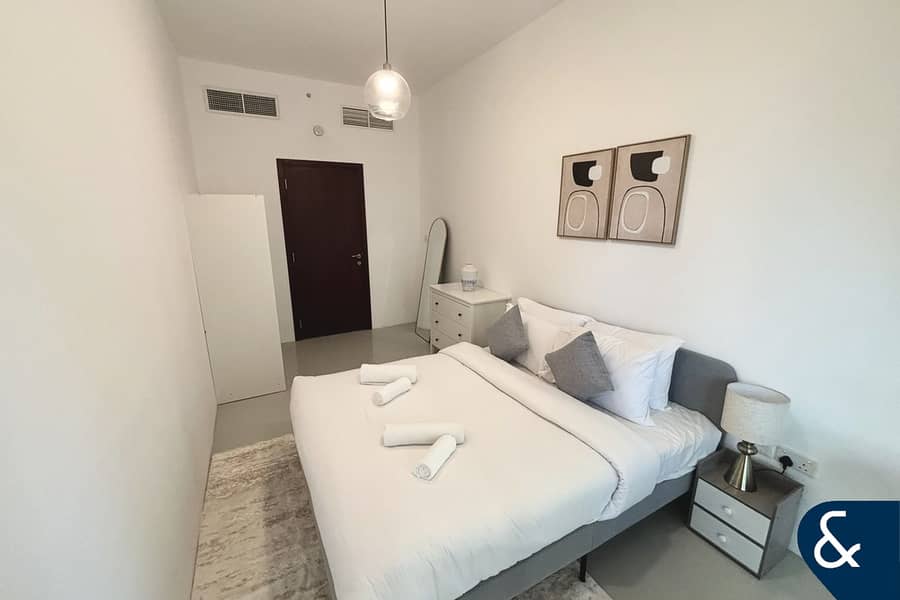 Upgraded 2 Bedroom | Furnished | Vacant - Image 11