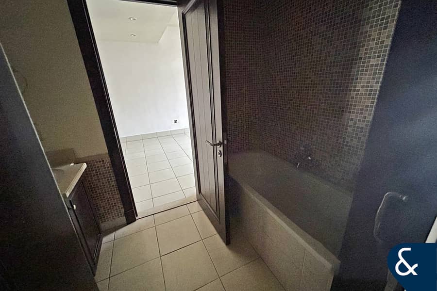 Burj Khalifa View | One Bed | 808 Sq. Ft - Image 9