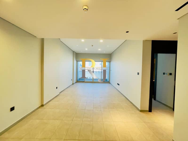 Spacious 2BHK with Maid’s Room & Both Attached Baths in Mankhool