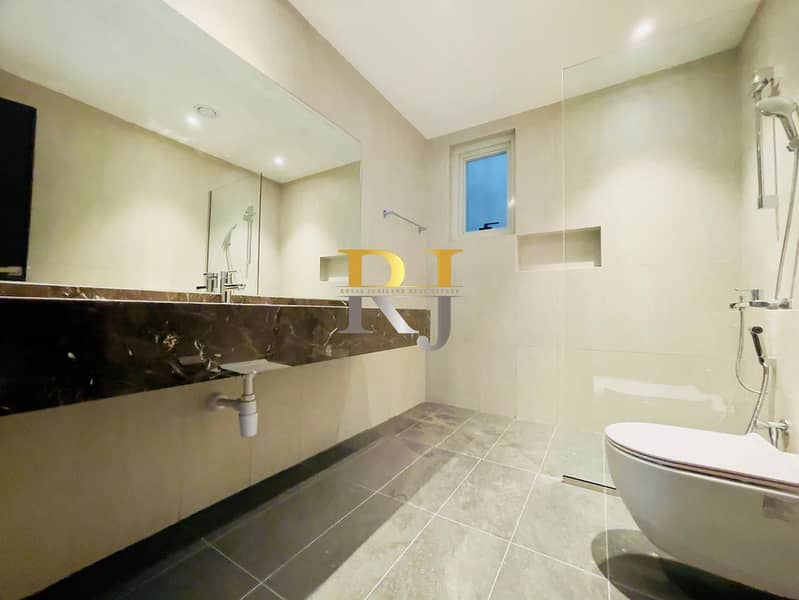 Spacious 2BHK with Maid’s Room & Both Attached Baths in Mankhool