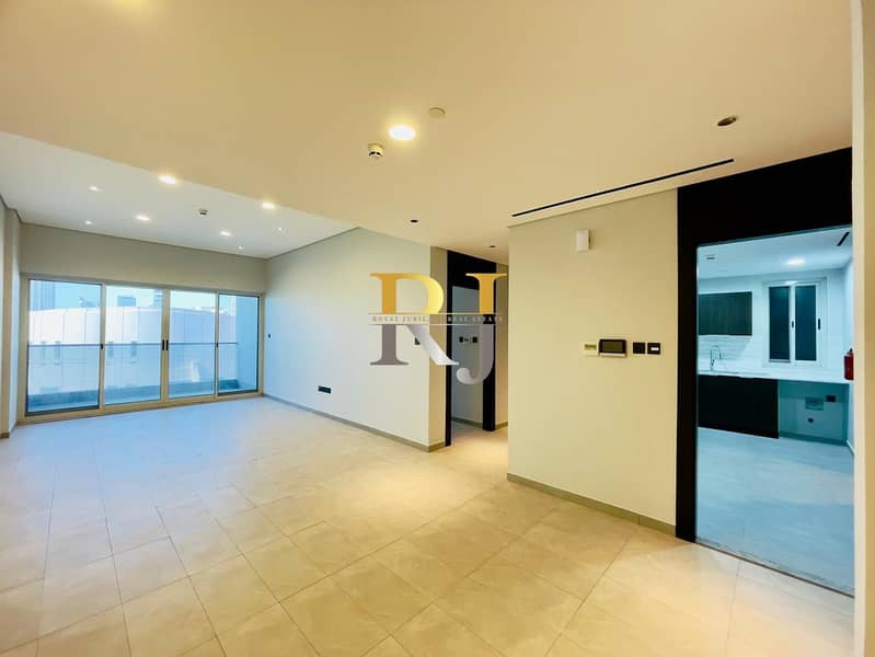 Spacious 2BHK with Maid’s Room & Both Attached Baths in Mankhool