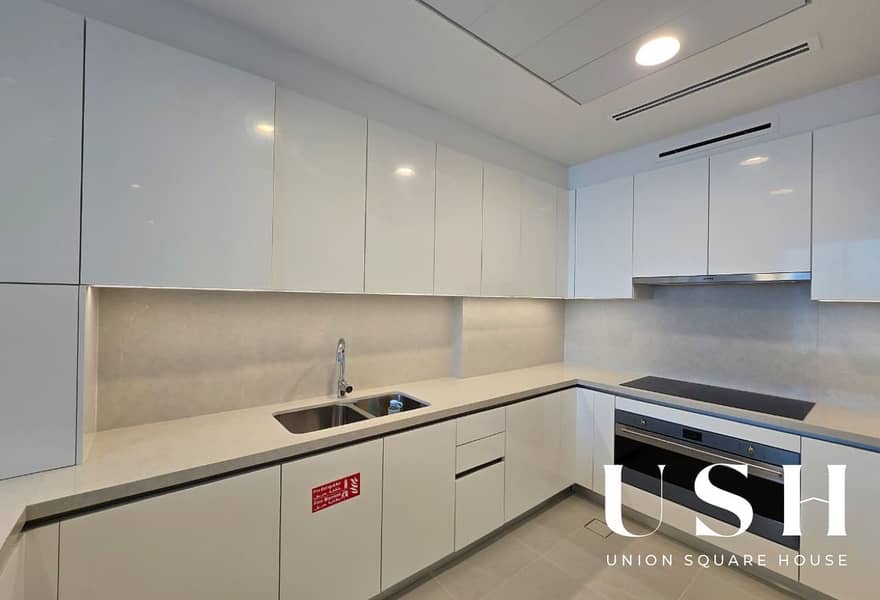 Luxury living | Large 2 Bedroom | Canal Front