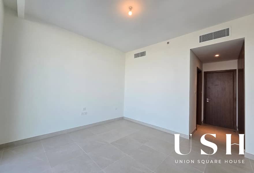 Luxury living | Large 2 Bedroom | Canal Front - Image 9