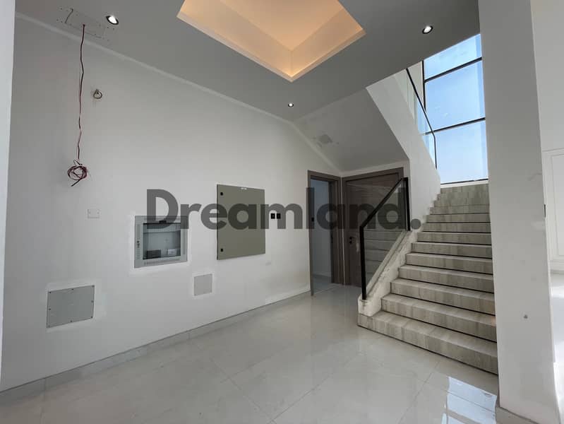 Elegant 4BR Villa + Maid Room | Large Layout | Quiet - Image 9