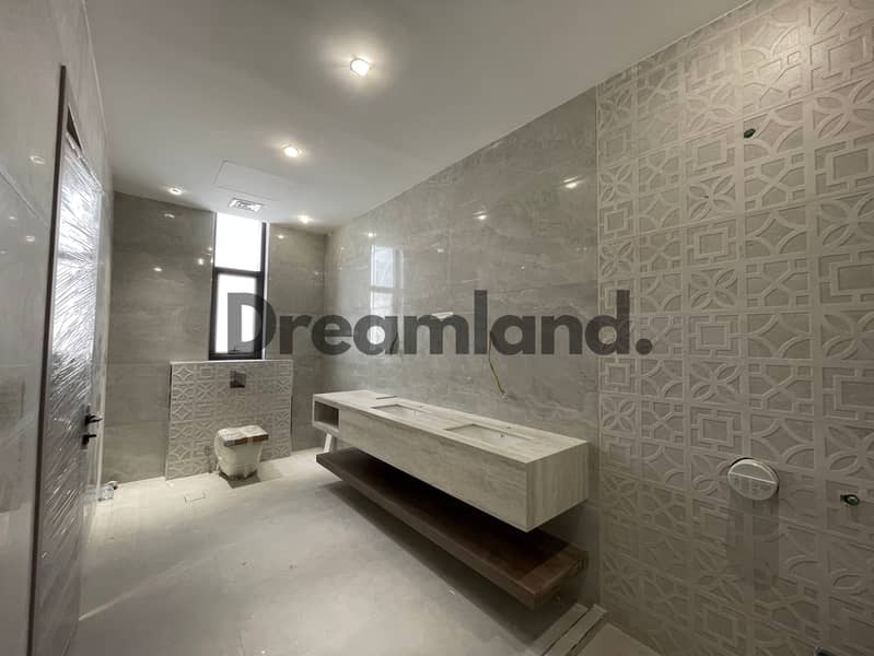 Elegant 4BR Villa + Maid Room | Large Layout | Quiet - Image 23