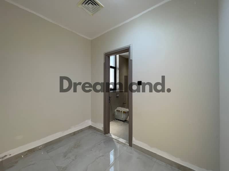 Elegant 4BR Villa + Maid Room | Large Layout | Quiet - Image 28