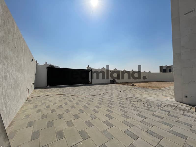 Elegant 4BR Villa + Maid Room | Large Layout | Quiet - Image 30