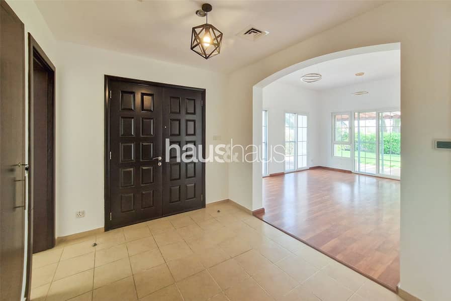 On The Lake | Close to Park | Perfect for Families