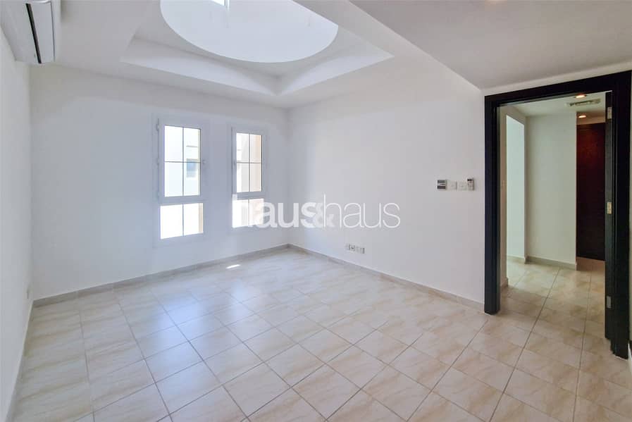 On The Lake | Close to Park | Perfect for Families - Image 7