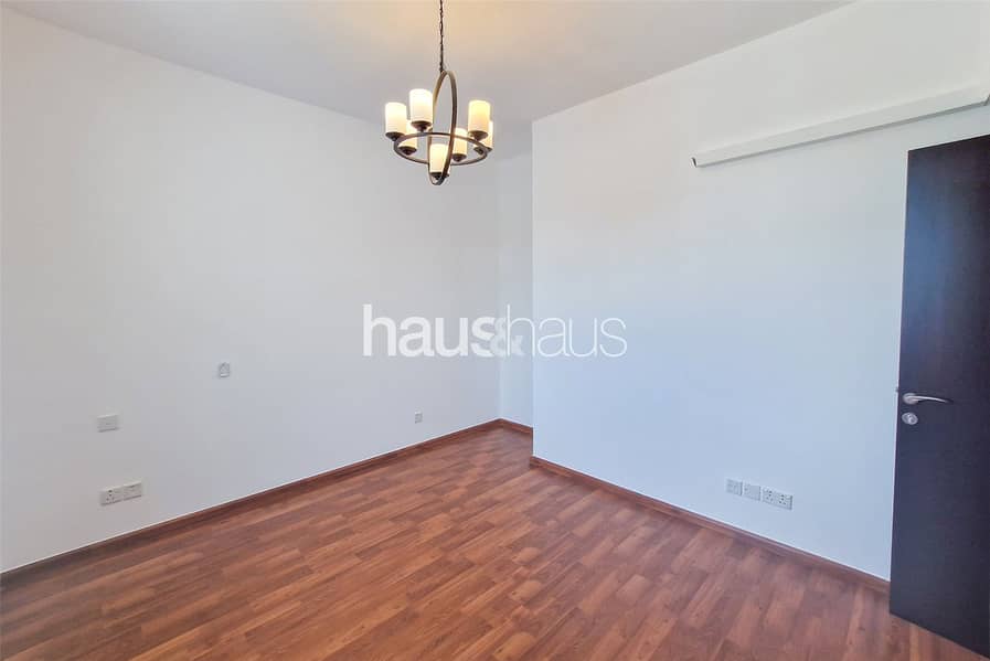 On The Lake | Close to Park | Perfect for Families - Image 15