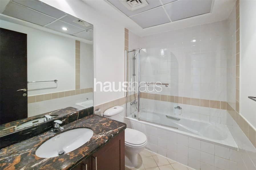 On The Lake | Close to Park | Perfect for Families - Image 18