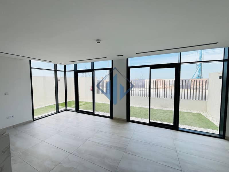 2BR Beachfront I Close to Wynn I Kitchen Equipped - Image 1