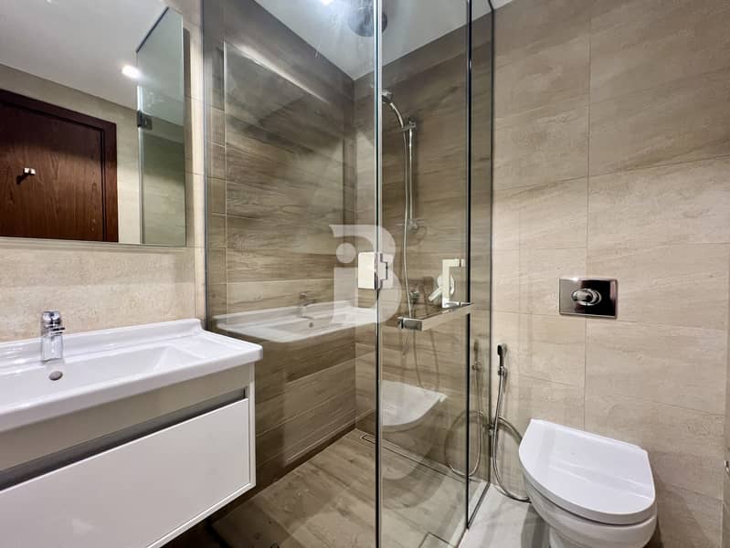 Vacant | Spacious Unit | Amazing Canal Views - Image 10