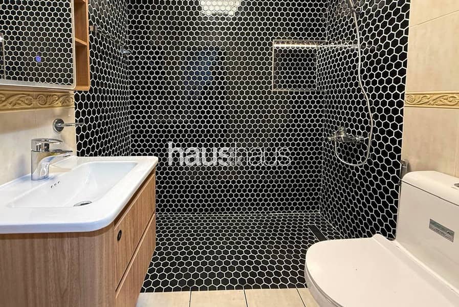 Fully-Upgraded | High-floor | Prime Location - Image 12