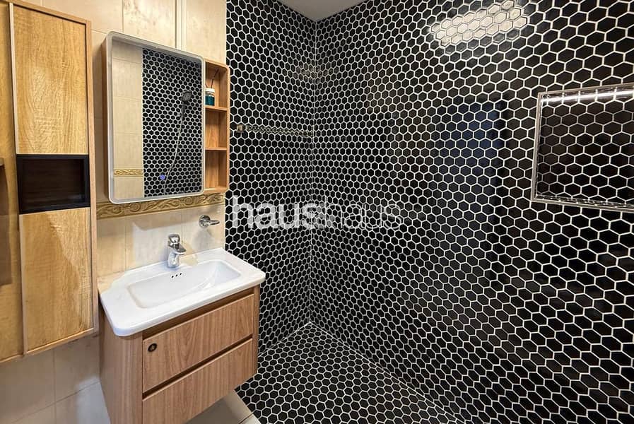 Fully-Upgraded | High-floor | Prime Location - Image 16