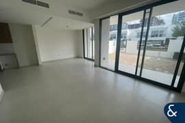 Green Belt | Upgraded | Open Plan Living