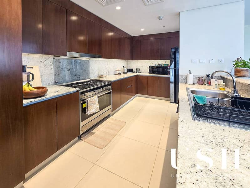 Park-Facing Luxury | Spacious 3BR |Prime Location - Image 8