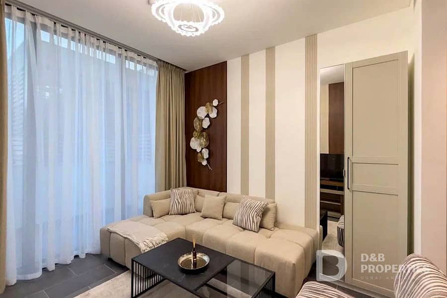 1 Bedroom plus Private Yard | Luxury Furnishing