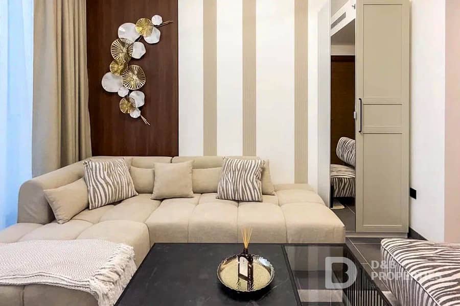 1 Bedroom plus Private Yard | Luxury Furnishing