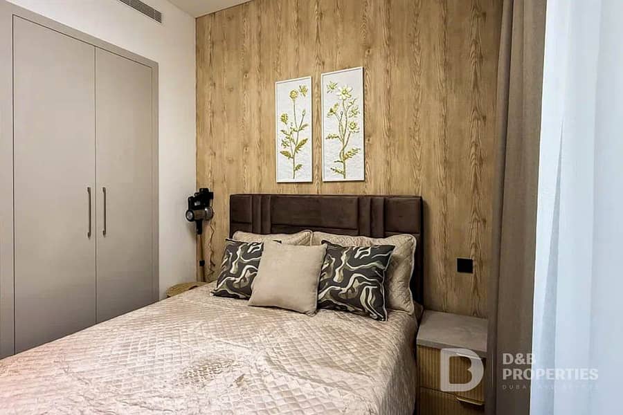 1 Bedroom plus Private Yard | Luxury Furnishing - Image 8