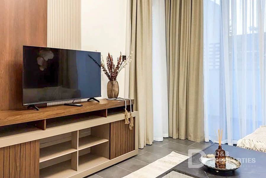 1 Bedroom plus Private Yard | Luxury Furnishing - Image 14