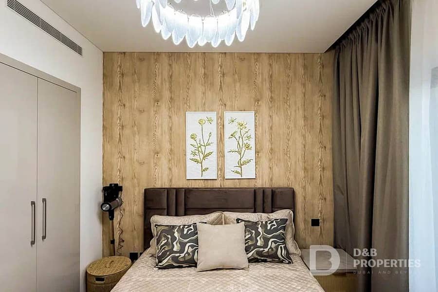 1 Bedroom plus Private Yard | Luxury Furnishing - Image 16