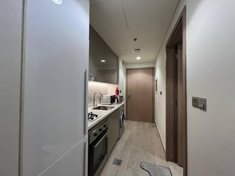 SPACIOUS STUDIO | PRIME LOCATION | FURNISHED - Image 8