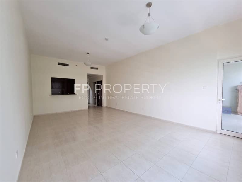 Chiller Free | Huge layout | Laundry space