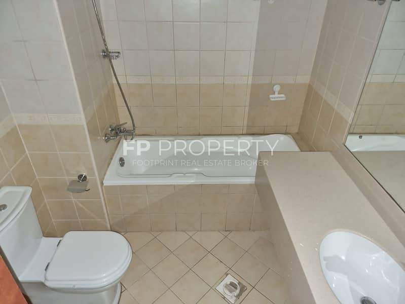 Chiller Free | Huge layout | Laundry space - Image 9