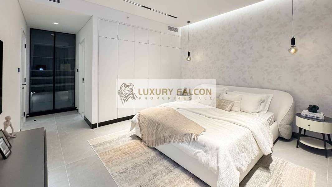 Luxury 1BR | Jacuzzi, Laundry & Study | Boulevard View | Premium Layout